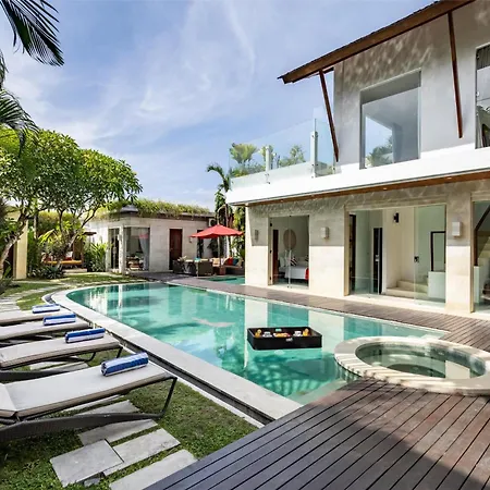 Spacious 4Br Villa With Pool In Central Seminyak