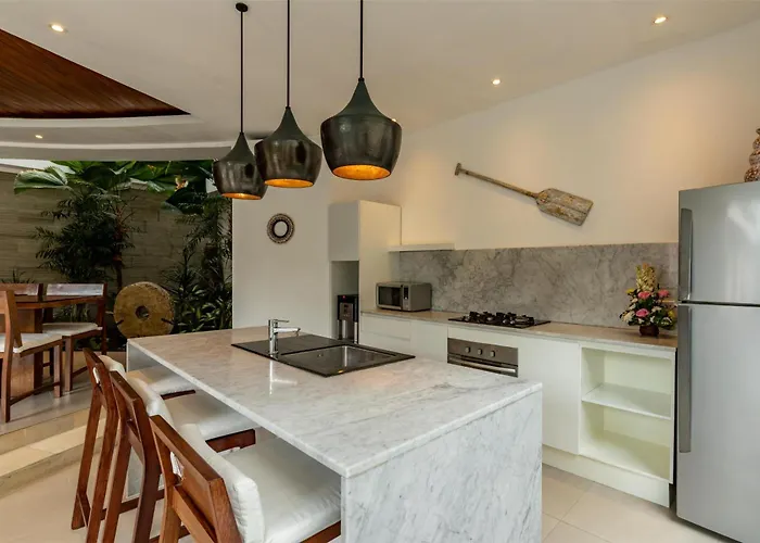 Spacious 4br With Pool In Villa