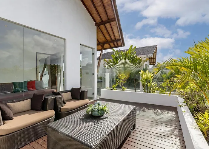 Villa Spacious 4br With Pool In