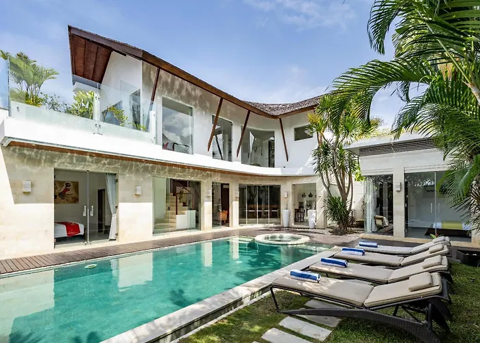 Spacious 4br With Pool In Villa *