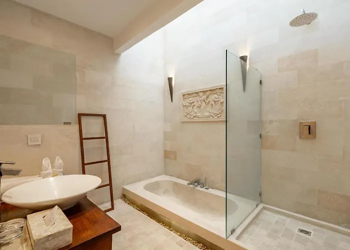 Villa Spacious 4br With Pool In *