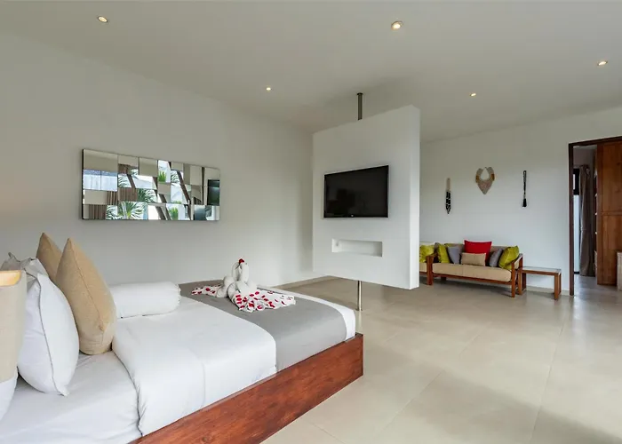 Villa Spacious 4br With Pool In Seminyak (Bali)