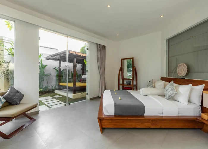 Villa Spacious 4br With Pool In *