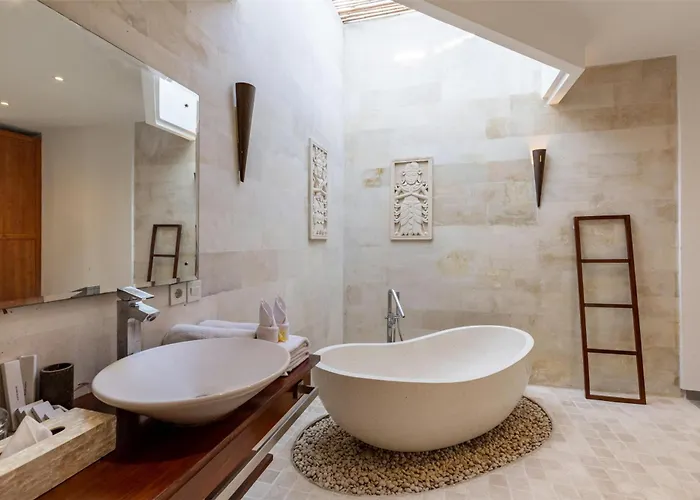 Villa Spacious 4br With Pool In Seminyak (Bali)