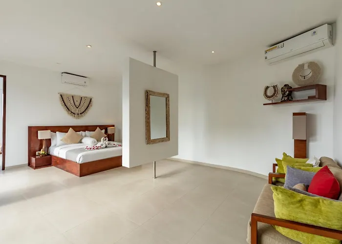 Spacious 4br With Pool In *